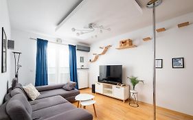 Metro Ursynow Modern Apartment